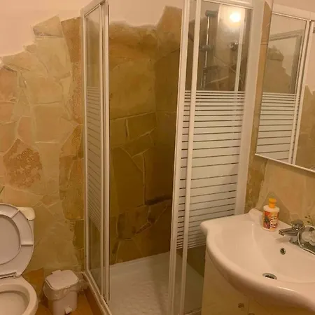 Gasthuis Airport Tourist's House