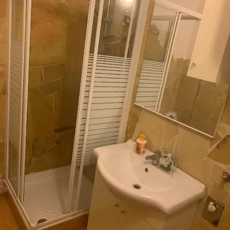 Gasthuis Airport Tourist's House Catánia